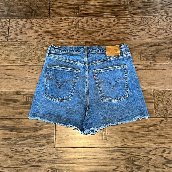 Levi’s Ribcage Shorts High Rise Size 31 - Picture 3 of 16